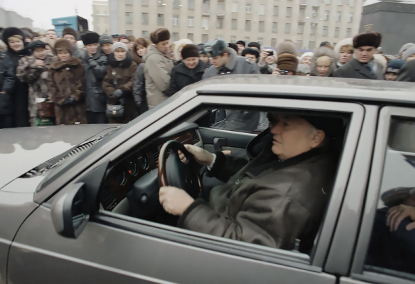 
            Когда и на какие российские машины пересаживали чиновников. Хроника
        