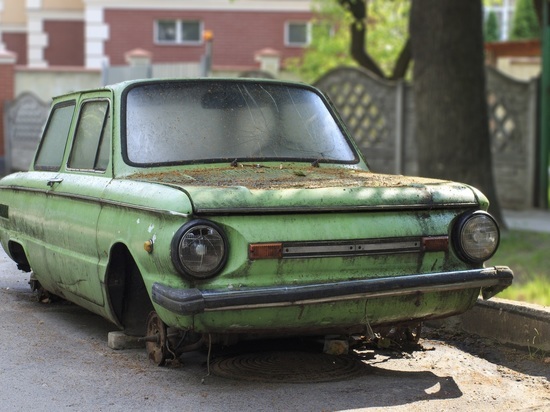 Ржавые дряхлые автомобили приобрели в Москве дикую популярность