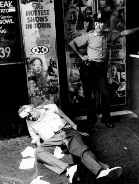Гнилое яблоко: мрачная изнанка Нью-Йорка 80-х на фотографиях Мирона Цовнира