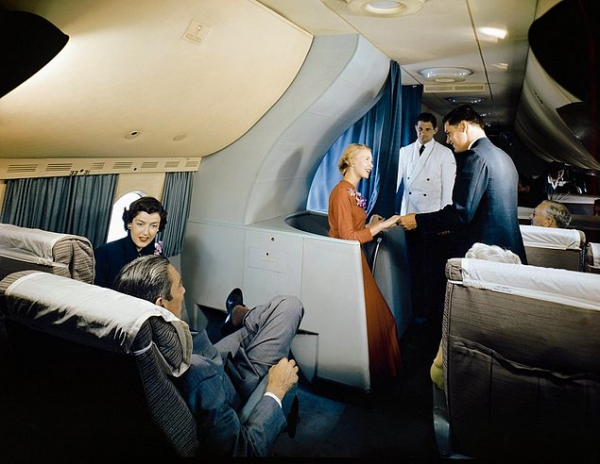Винтажная роскошь: как пассажирские перелеты выглядели в 50-х