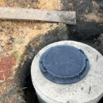 Как самостоятельно сделать кольца для выгребной ямы из бетона или пластика