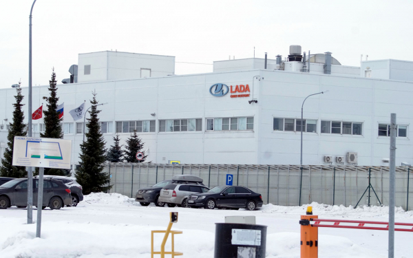 
            На заводе Lada в Санкт-Петербурге обнаружены кроссоверы XCITE. Репортаж
        