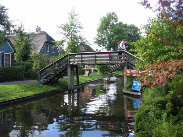 Гитхорн: удивительная голландская деревня, в которой нет дорог