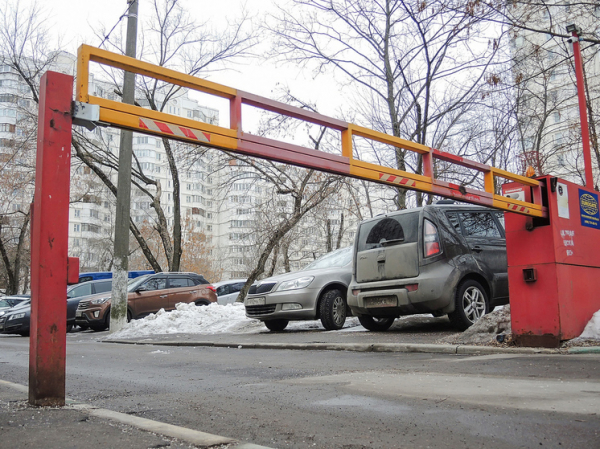 В Москве активизировались &laquo;автомстители&raquo;: плохо припаркованные машины метят нечистотами