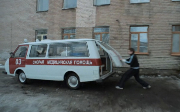 
            &laquo;Пешком не комильфо&raquo;. На каких машинах ездят в сериале &laquo;Слово пацана&raquo;
        