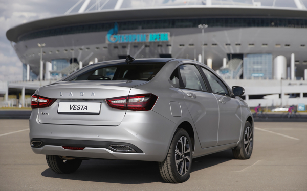 
            У дилеров закончились Lada Vesta дешевле ₽1,59 млн. Что можно купить
        