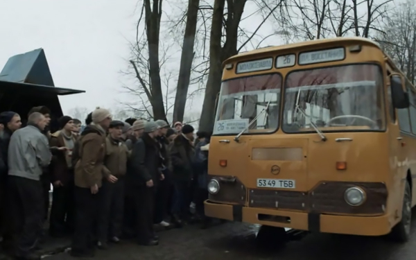 
            &laquo;Пешком не комильфо&raquo;. На каких машинах ездят в сериале &laquo;Слово пацана&raquo;
        